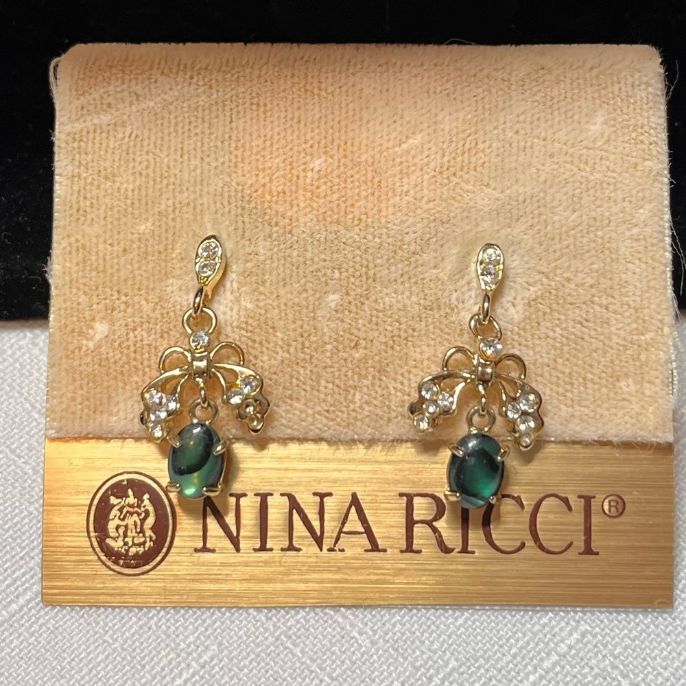 Nina Ricci Gold and Emerald green Earrings. Vintage. Drop. Studs.